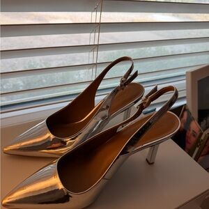 Chic Silver Slingback Heels